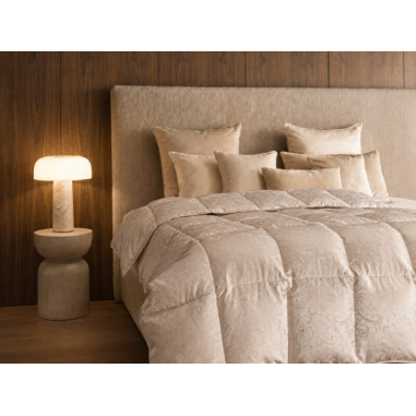 Duvet de luxe en duvet d'eider sur le lit